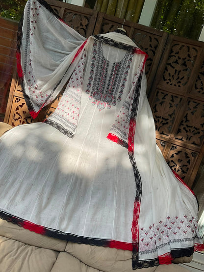 Pure Mulmul Anarkali Suit Set with Chikankari & Cutdana-Pearl Work with Lace-Finished Dupatta (Set of 3) (Semi-stitched)