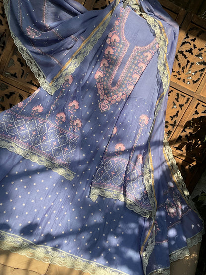 Ensemble Kurta en Mulmul avec Broderie Chikankari Multicolore & Ornements Perles Cutdana avec Dupatta Fait Main (Ensemble de 3) (Cousu)