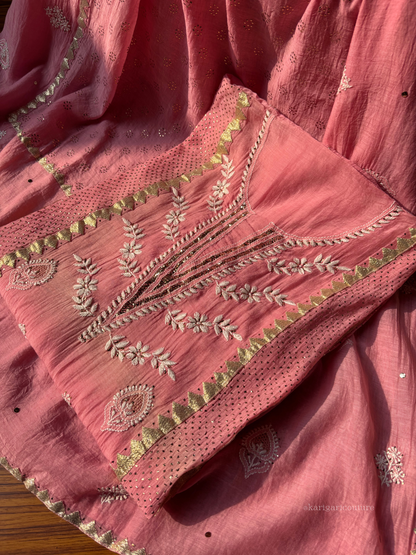 Ensemble Kurta Corail en Mulmul avec Travail Mukesh, Chikankari et Dupatta Lourdement Brodé